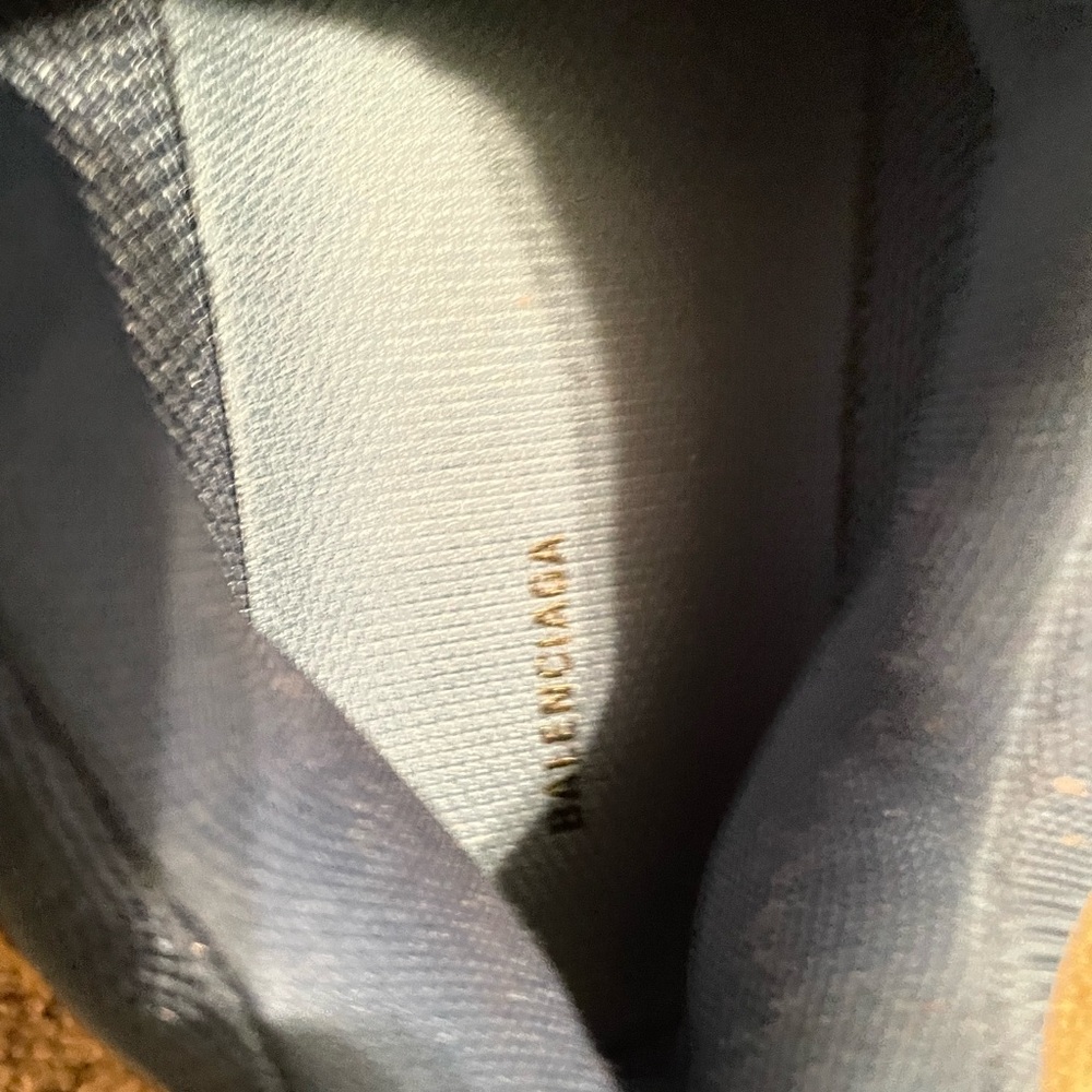 Sneakers - Picture 5 of 6